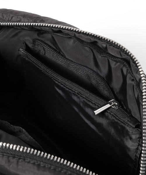 niko and...(ニコアンド)の「オリジナルフリルボディバッグ(ボディバッグ/ウエストポーチ・レディース・アイボリー/シルバー/ブラック・0)」の11枚目の写真