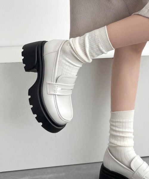 Shoes in Closet(シューズインクローゼット)の「軽量 厚底 タンクソール ヒールアップ コインローファー 774(ローファー・レディース・ブラック/ダークブラウン/ブラック系その他/アイボリー・LL/S/M/L)」の2枚目の写真