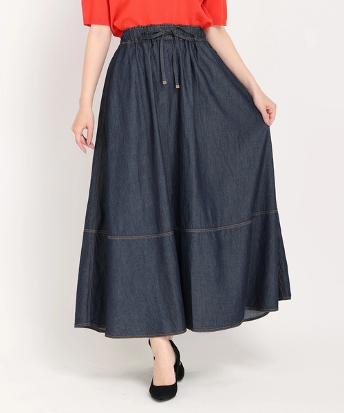 STRAWBERRY-FIELDS（ストロベリーフィールズ）の「ライトデニムギャザースカート　ロングスカート（スカート・レディース・ネイビー/ブラック・2/1）」の2枚目の写真