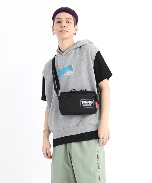 Manhattan Portage(マンハッタンポーテージ)の「Jogger Bag Embroidered Patch THRASHER(ショルダーバッグ・メンズ・ブラック・X-SMALL)」の1枚目の写真