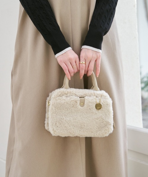 ikka(イッカ)の「【雑誌InRed12月号掲載】エコファー2WAYミニショルダー(ショルダーバッグ・レディース・ブラック/オフホワイト/ダークグリーン/ベージュ/グレー/ホワイト・FREE)」の1枚目の写真