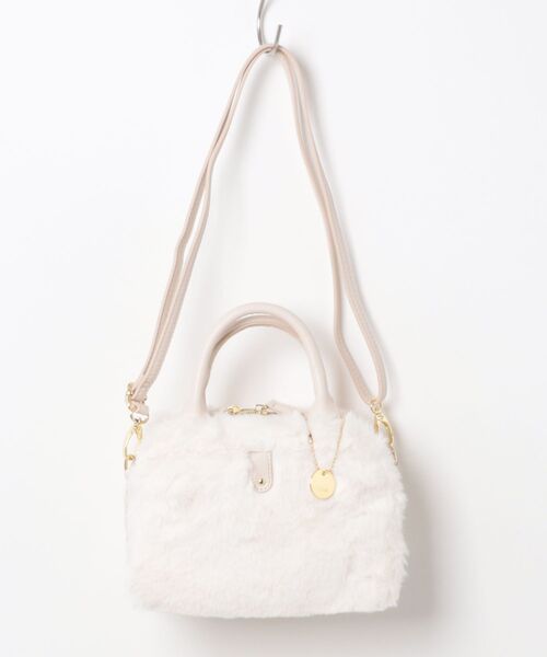 ikka(イッカ)の「【雑誌InRed12月号掲載】エコファー2WAYミニショルダー(ショルダーバッグ・レディース・ブラック/オフホワイト/ダークグリーン/ベージュ/グレー/ホワイト・FREE)」の2枚目の写真