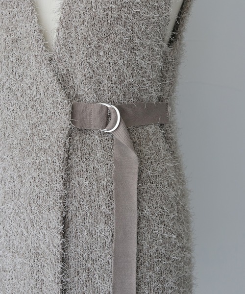 &g'aime（アンジェム）の「【&g'aime】ベルテッドシャギーニットベスト　BELTED SHAGGY KNIT VEST（ニット/セーター・レディース・ブラック/グレイッシュベージュ・FREE）」の3枚目の写真