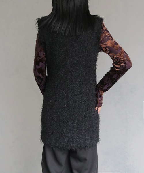 &g'aime（アンジェム）の「【&g'aime】ベルテッドシャギーニットベスト　BELTED SHAGGY KNIT VEST（ニット/セーター・レディース・ブラック/グレイッシュベージュ・FREE）」の10枚目の写真