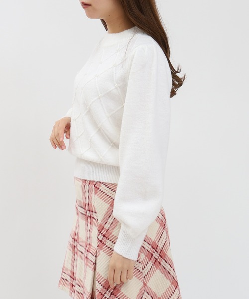 ASTORIA ODIER(アストリアオディール)の「フラッフィーダイヤ柄パール付きニット(ニット/セーター・レディース・チャコールグレー/ホワイト/イエロー/ピンク・MEDIUM)」の11枚目の写真