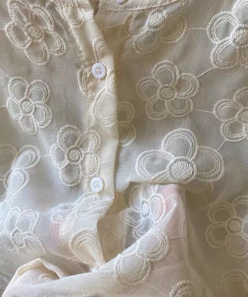 SHEPP(シープ)の「フラワーレースブラウス(シャツ/ブラウス・レディース・アイボリー・S/M/L)」の2枚目の写真