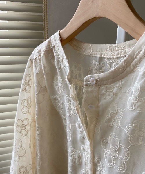 SHEPP(シープ)の「フラワーレースブラウス(シャツ/ブラウス・レディース・アイボリー・S/M/L)」の3枚目の写真