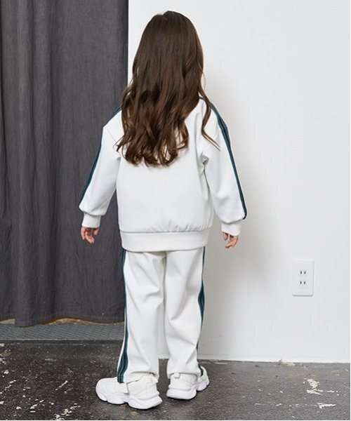 b・ROOM(ビールーム)の「【セットアップ可能】サイドラインタックパンツ【子供服】【キッズ】【男の子】【女の子】(その他パンツ・キッズ・パープル/ブラック/アイボリー/モスグリーン・110cm/150cm/140cm/130cm/120cm/100cm)」の11枚目の写真