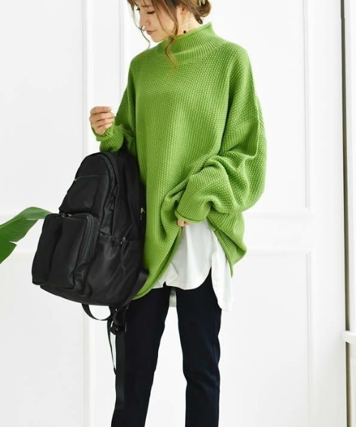 aquagarage(アクアガレージ)の「MUMU×aquagarageコラボ 裾付き裏起毛インナー(Tシャツ/カットソー・レディース・ホワイト系その他4/ブラック系その他5/ホワイト×ブルー/ホワイト系その他5/ホワイト系その他7/ホワイト系その他6/ブラック系その他6/ホワイト系その他3/ブラック系その他4/ブラック系その他7・M/LL/L)」の1枚目の写真