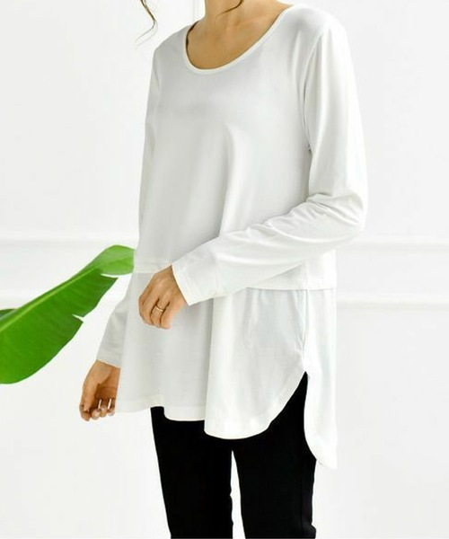 aquagarage(アクアガレージ)の「MUMU×aquagarageコラボ 裾付き裏起毛インナー(Tシャツ/カットソー・レディース・ホワイト系その他4/ブラック系その他5/ホワイト×ブルー/ホワイト系その他5/ホワイト系その他7/ホワイト系その他6/ブラック系その他6/ホワイト系その他3/ブラック系その他4/ブラック系その他7・M/LL/L)」の6枚目の写真