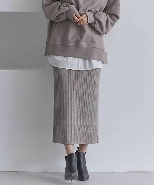 aquagarage(アクアガレージ)の「MUMU×aquagarageコラボ 裾付き裏起毛インナー(Tシャツ/カットソー・レディース・ホワイト系その他4/ブラック系その他5/ホワイト×ブルー/ホワイト系その他5/ホワイト系その他7/ホワイト系その他6/ブラック系その他6/ホワイト系その他3/ブラック系その他4/ブラック系その他7・M/LL/L)」の16枚目の写真
