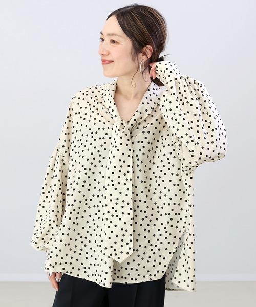 Aletta vita（アレッタビータ）の「ボウタイ付エステルローン後ろボタンブラウス（シャツ/ブラウス・レディース・オフホワイト/ブラック/ベージュ×ブラック/ブラック×ホワイト・FREE）」の4枚目の写真