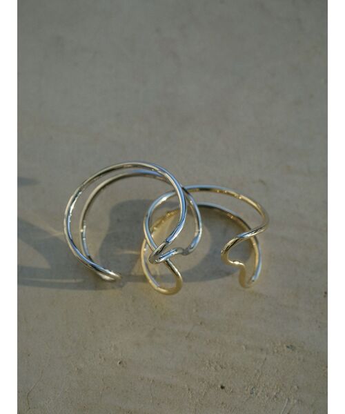 ELENDEEK（エレンディーク）の「ウェーブバングル（ブレスレット・レディース・ゴールド/シルバー・FREE）」の2枚目の写真