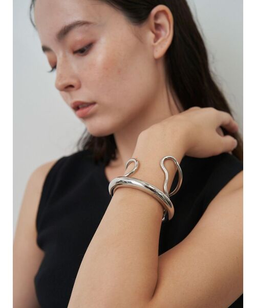 ELENDEEK（エレンディーク）の「ウェーブバングル（ブレスレット・レディース・ゴールド/シルバー・FREE）」の9枚目の写真