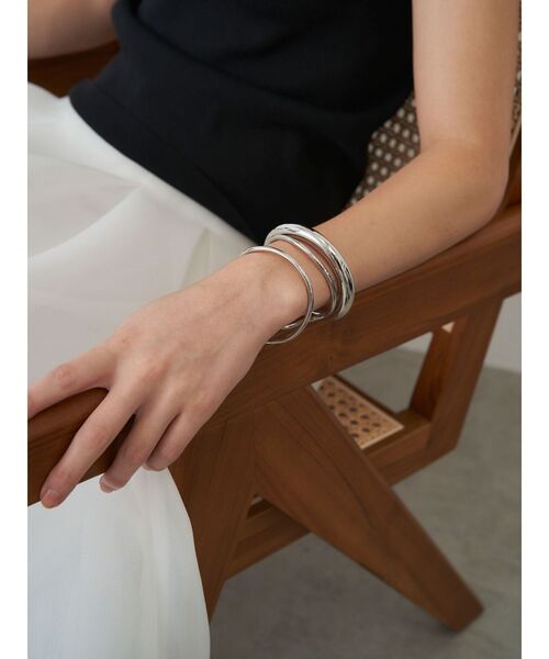 ELENDEEK（エレンディーク）の「ウェーブバングル（ブレスレット・レディース・ゴールド/シルバー・FREE）」の11枚目の写真