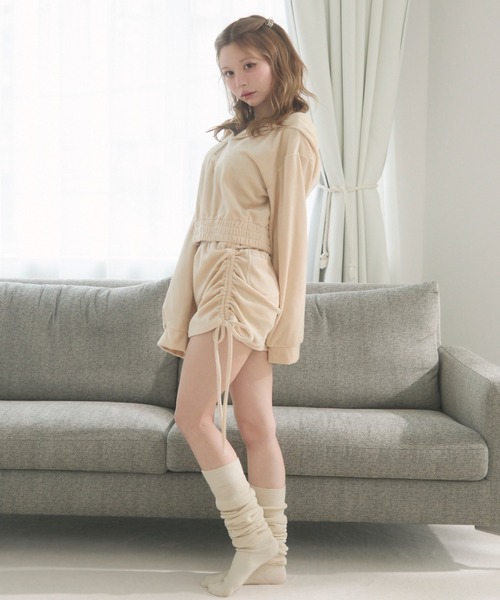 TITTY&CO.(ティティーアンドコー)の「綿ベロアサイドシャーリングスカート(スカート・レディース・ベージュ/ライトグレー・FREE)」の14枚目の写真