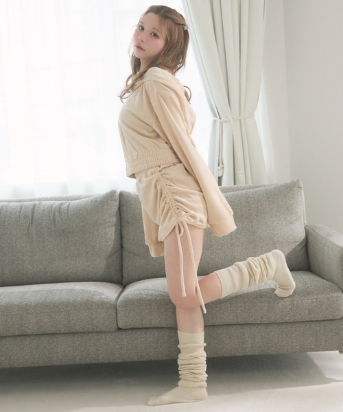 TITTY&CO.(ティティーアンドコー)の「綿ベロアサイドシャーリングスカート(スカート・レディース・ベージュ/ライトグレー・FREE)」の17枚目の写真