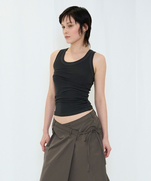 VIAVANDA（ヴィアヴァンダ）の「TUCK RIB TANK TOP（タンクトップ・レディース・ホワイト/チャコール・FREE）」の5枚目の写真