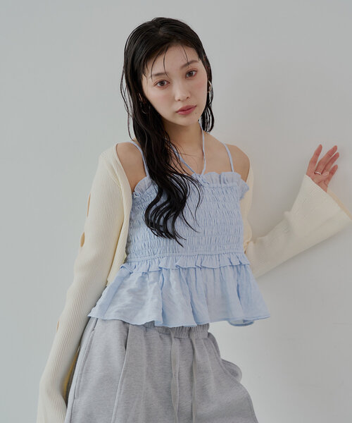 Chico（チコ）の「【マルチウェイ】シャーリングリボンオフショルトップス（シャツ/ブラウス・レディース・ブルー/ネイビー/ホワイト/ピンク・FREE）」の4枚目の写真