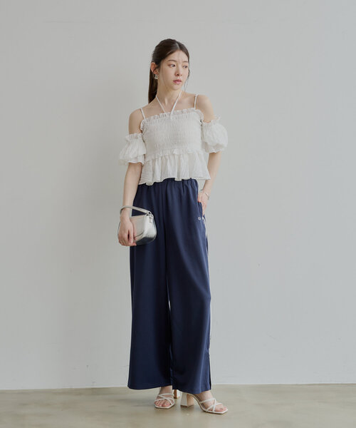 Chico（チコ）の「【マルチウェイ】シャーリングリボンオフショルトップス（シャツ/ブラウス・レディース・ブルー/ネイビー/ホワイト/ピンク・FREE）」の15枚目の写真