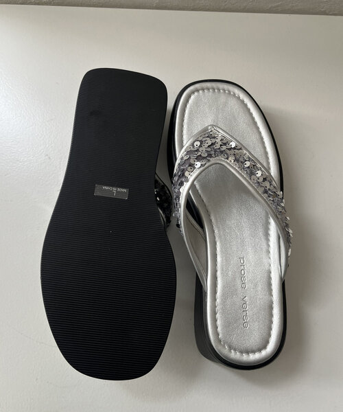 prose verse（プロズヴェール）の「スパンコール厚底トングサンダル（サンダル・レディース・ブラック/シルバー・SMALL/LARGE/MEDIUM）」の3枚目の写真