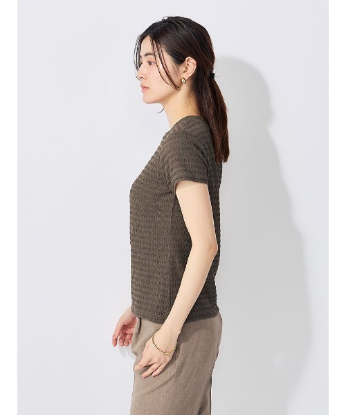 Perfect Suit FActory(パーフェクトスーツファクトリー)の「クラッシュジャガード キャップスリーブブラウス(Tシャツ/カットソー・レディース・オフホワイト/ダークブラウン/ブラック/チャコールグレー・S/M/L)」の9枚目の写真