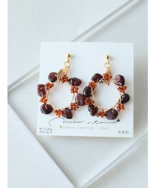 tone(トーン)の「【mio ritomo】天然石のリースピアス(MA)(ピアス(両耳用)・レディース・ホワイト/ブラウン/パープル/ゴールド/クリア・FREE)」の3枚目の写真