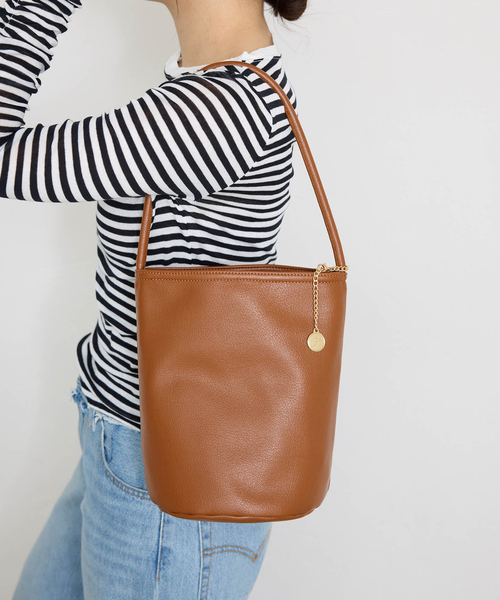 SLOBE IENA(スローブイエナ)の「《追加2》SLOBE バケツバッグ(ショルダーバッグ・レディース・ブラック/キャメル・FREE)」の22枚目の写真