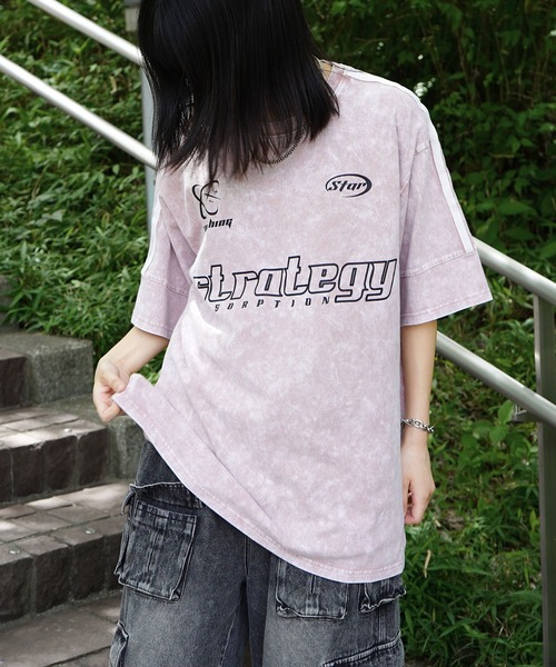 ILL'S(イルズ)の「グランジ風ケミカル加工×ゲームプリント / ヴィンテージ半袖Tシャツ ユニセックス / 韓国ストリート×古着風(Tシャツ/カットソー・メンズ・ブラウン/ピンク/レッド/ブラック/カーキ/サックスブルー/チャコールグレー・M/L)」の6枚目の写真