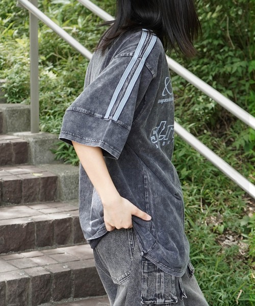 ILL'S(イルズ)の「グランジ風ケミカル加工×ゲームプリント / ヴィンテージ半袖Tシャツ ユニセックス / 韓国ストリート×古着風(Tシャツ/カットソー・メンズ・ブラウン/ピンク/レッド/ブラック/カーキ/サックスブルー/チャコールグレー・M/L)」の11枚目の写真