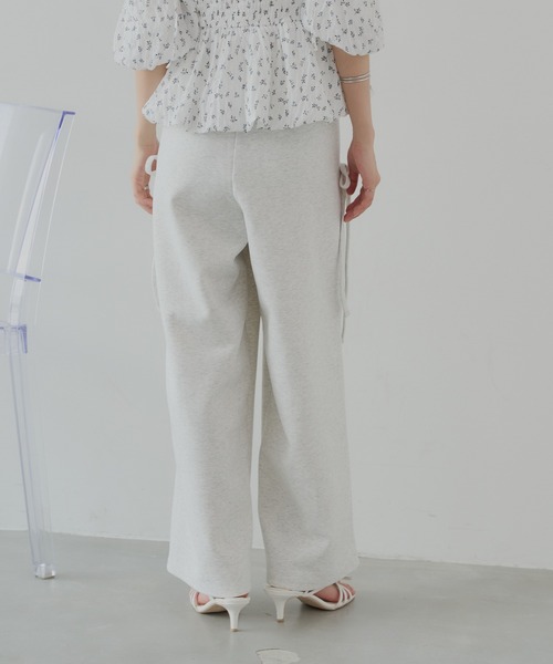 Chico(チコ)の「サイドリボンデザインルーズスウェットパンツ(スウェットパンツ・レディース・オートミール/グレー/チャコールグレー・SMALL/MEDIUM)」の4枚目の写真
