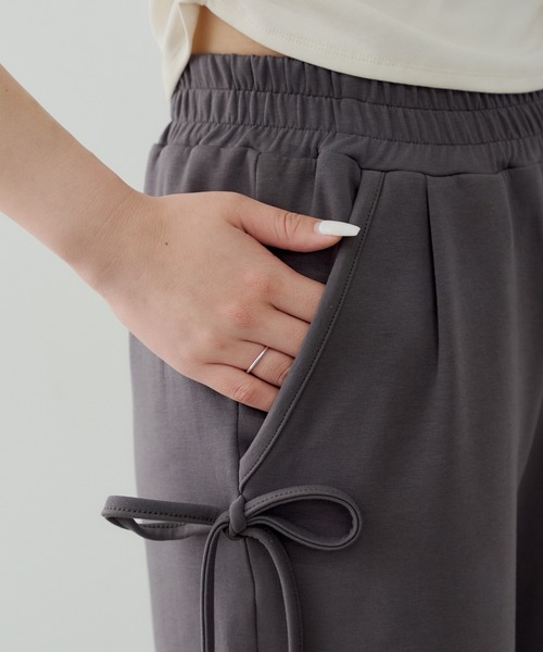Chico(チコ)の「サイドリボンデザインルーズスウェットパンツ(スウェットパンツ・レディース・オートミール/グレー/チャコールグレー・SMALL/MEDIUM)」の9枚目の写真