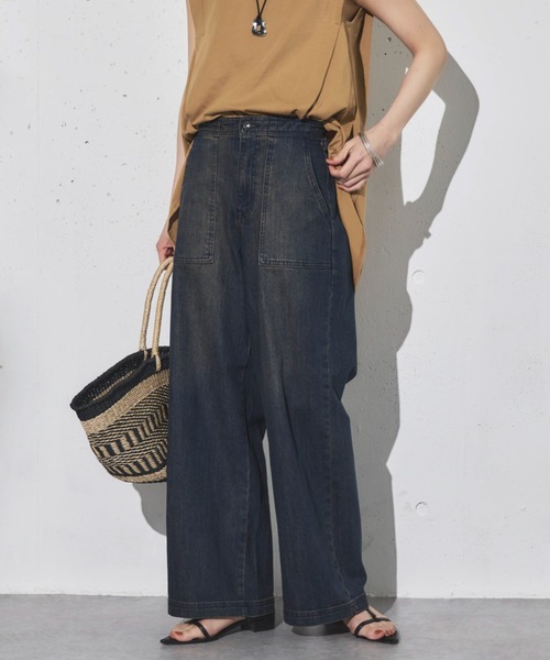 Doux archives（ドゥアルシーヴ）の「ワイドベイカーデニムパンツ（デニムパンツ・レディース・サックスブルー/ダークブルー/ブルー・36/38）」の3枚目の写真