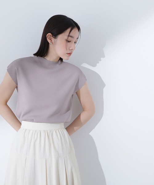 NATURAL BEAUTY BASIC（ナチュラルビューティーベーシック）の「◇総針ベーシックシリーズ モックネックニット（ニット/セーター・レディース・ブラック/オフホワイト/ダークグリーン/ダークブルー/ベージュ/ダークブラウン・FREE）」の4枚目の写真