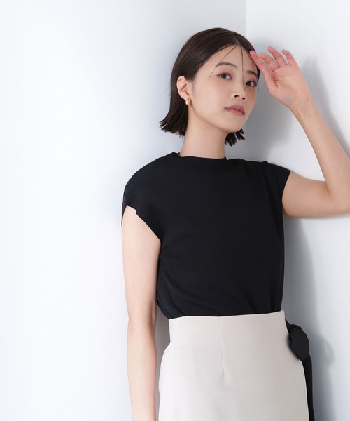 NATURAL BEAUTY BASIC（ナチュラルビューティーベーシック）の「◇総針ベーシックシリーズ モックネックニット（ニット/セーター・レディース・ブラック/オフホワイト/ダークグリーン/ダークブルー/ベージュ/ダークブラウン・FREE）」の2枚目の写真