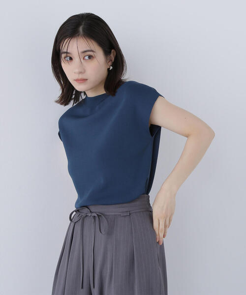 NATURAL BEAUTY BASIC（ナチュラルビューティーベーシック）の「◇総針ベーシックシリーズ モックネックニット（ニット/セーター・レディース・ブラック/オフホワイト/ダークグリーン/ダークブルー/ベージュ/ダークブラウン・FREE）」の5枚目の写真