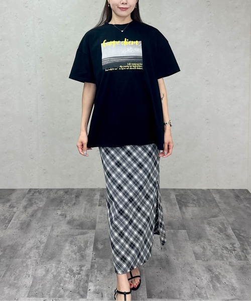 Per sist ence(パーシエンス)の「天竺フォトプリント×ロゴオーバーサイズTシャツ(Tシャツ/カットソー・レディース・ホワイト×ブルー/ホワイト×レッド/ブラック×イエロー・ONE SIZE)」の7枚目の写真