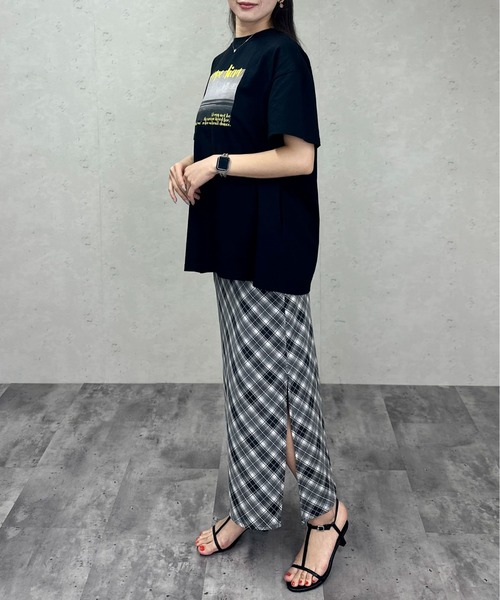 Per sist ence(パーシエンス)の「天竺フォトプリント×ロゴオーバーサイズTシャツ(Tシャツ/カットソー・レディース・ホワイト×ブルー/ホワイト×レッド/ブラック×イエロー・ONE SIZE)」の8枚目の写真