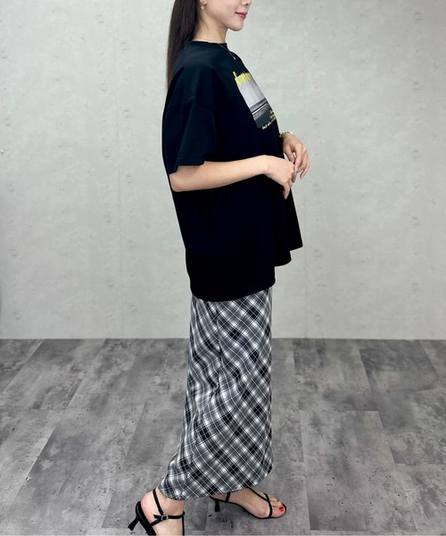 Per sist ence(パーシエンス)の「天竺フォトプリント×ロゴオーバーサイズTシャツ(Tシャツ/カットソー・レディース・ホワイト×ブルー/ホワイト×レッド/ブラック×イエロー・ONE SIZE)」の10枚目の写真