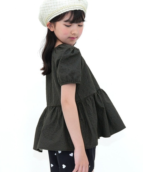 Bee des Bee(ビーデスビー)の「パフ袖トップス(シャツ/ブラウス・キッズ・ブラック・110cm/100cm/120cm/130cm/140cm/150cm)」の5枚目の写真