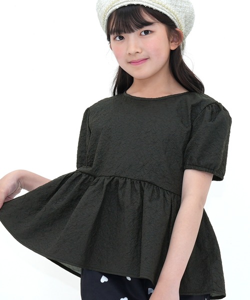 Bee des Bee(ビーデスビー)の「パフ袖トップス(シャツ/ブラウス・キッズ・ブラック・110cm/100cm/120cm/130cm/140cm/150cm)」の4枚目の写真
