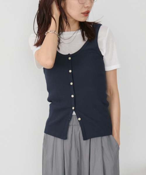 Auntie Rosa Holiday(アンティローザホリデー)の「フロントボタンナローリブタンク(タンクトップ・レディース・グレー/ブラック/ホワイト/ネイビー・FREE)」の8枚目の写真