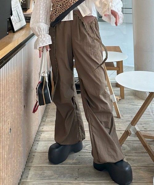 Alley Tokyo(アリートーキョー)の「コルセットパラシュートパンツ(その他パンツ・レディース・グレー/レッド/カーキ/ピンク/ブラック/ブラウン・FREE)」の4枚目の写真