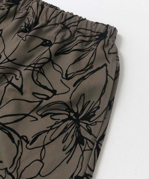 ITEMS URBANRESEARCH（アイテムズ アーバンリサーチ）の「イージーワイドストレートパンツ（その他パンツ・レディース・ドット/ブラウン/グリーン/ブラウン系その他・FREE）」の12枚目の写真