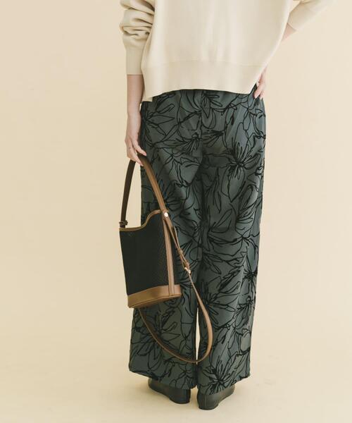 ITEMS URBANRESEARCH（アイテムズ アーバンリサーチ）の「イージーワイドストレートパンツ（その他パンツ・レディース・ドット/ブラウン/グリーン/ブラウン系その他・FREE）」の14枚目の写真