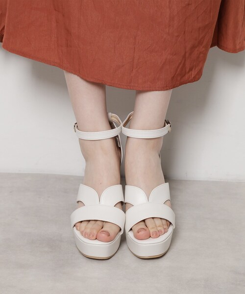 ESPERANZA（エスペランサ）の「ネックベルトチャンキーヒールサンダル