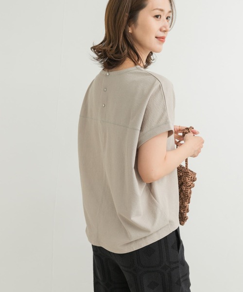 URBAN RESEARCH DOORS(アーバンリサーチドアーズ)の「リネンタッチBACKボタンプルオーバー(Tシャツ/カットソー・レディース・ベージュ系その他/チャコールグレー/オフホワイト・MEDIUM)」の3枚目の写真