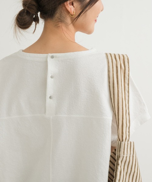 URBAN RESEARCH DOORS(アーバンリサーチドアーズ)の「リネンタッチBACKボタンプルオーバー(Tシャツ/カットソー・レディース・ベージュ系その他/チャコールグレー/オフホワイト・MEDIUM)」の14枚目の写真