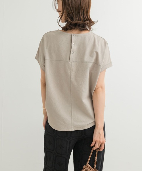 URBAN RESEARCH DOORS(アーバンリサーチドアーズ)の「リネンタッチBACKボタンプルオーバー(Tシャツ/カットソー・レディース・ベージュ系その他/チャコールグレー/オフホワイト・MEDIUM)」の19枚目の写真