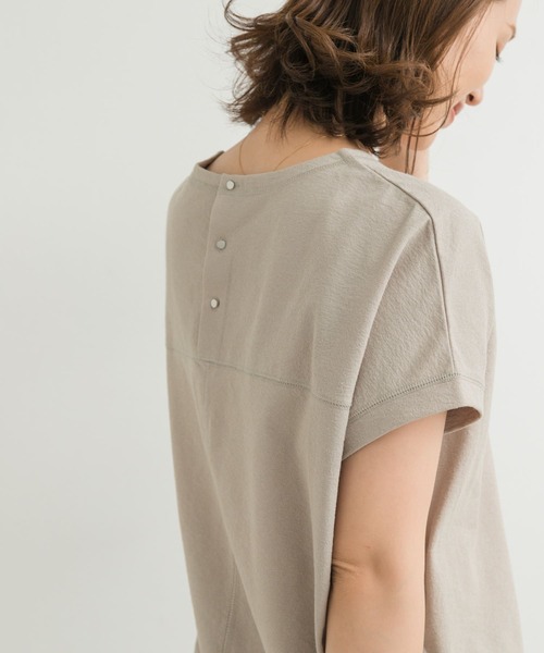 URBAN RESEARCH DOORS(アーバンリサーチドアーズ)の「リネンタッチBACKボタンプルオーバー(Tシャツ/カットソー・レディース・ベージュ系その他/チャコールグレー/オフホワイト・MEDIUM)」の22枚目の写真